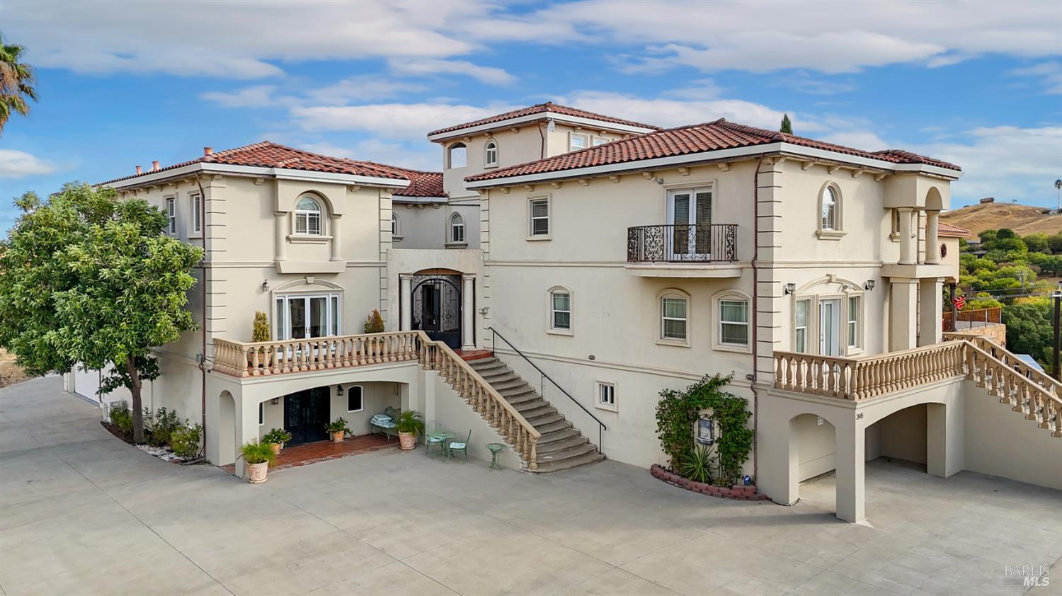 Detail Gallery Image 2 of 98 For 3945 Joslin Ln, Vacaville,  CA 95688 - 6 Beds | 5/4 Baths