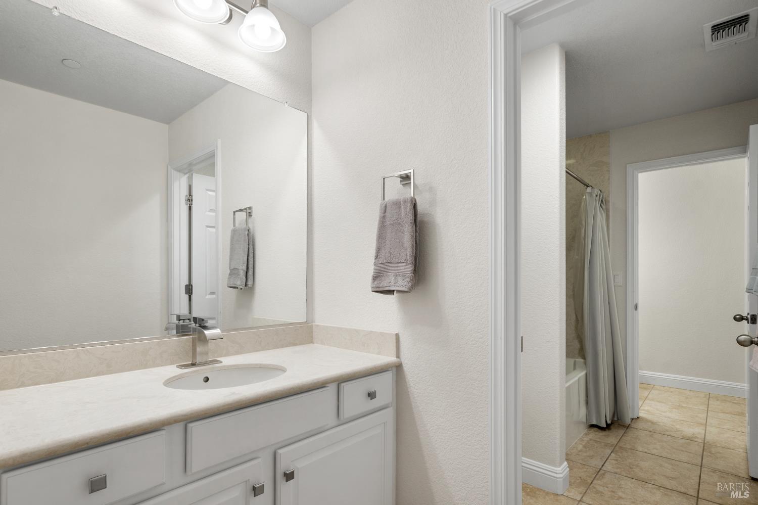 Detail Gallery Image 43 of 71 For 2437 Sanders Ln, Fairfield,  CA 94533 - 5 Beds | 4 Baths