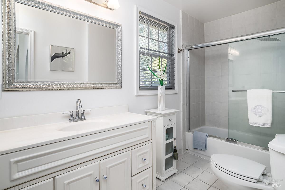 Detail Gallery Image 12 of 24 For 14 Fair Dr, San Rafael,  CA 94901 - 3 Beds | 3 Baths