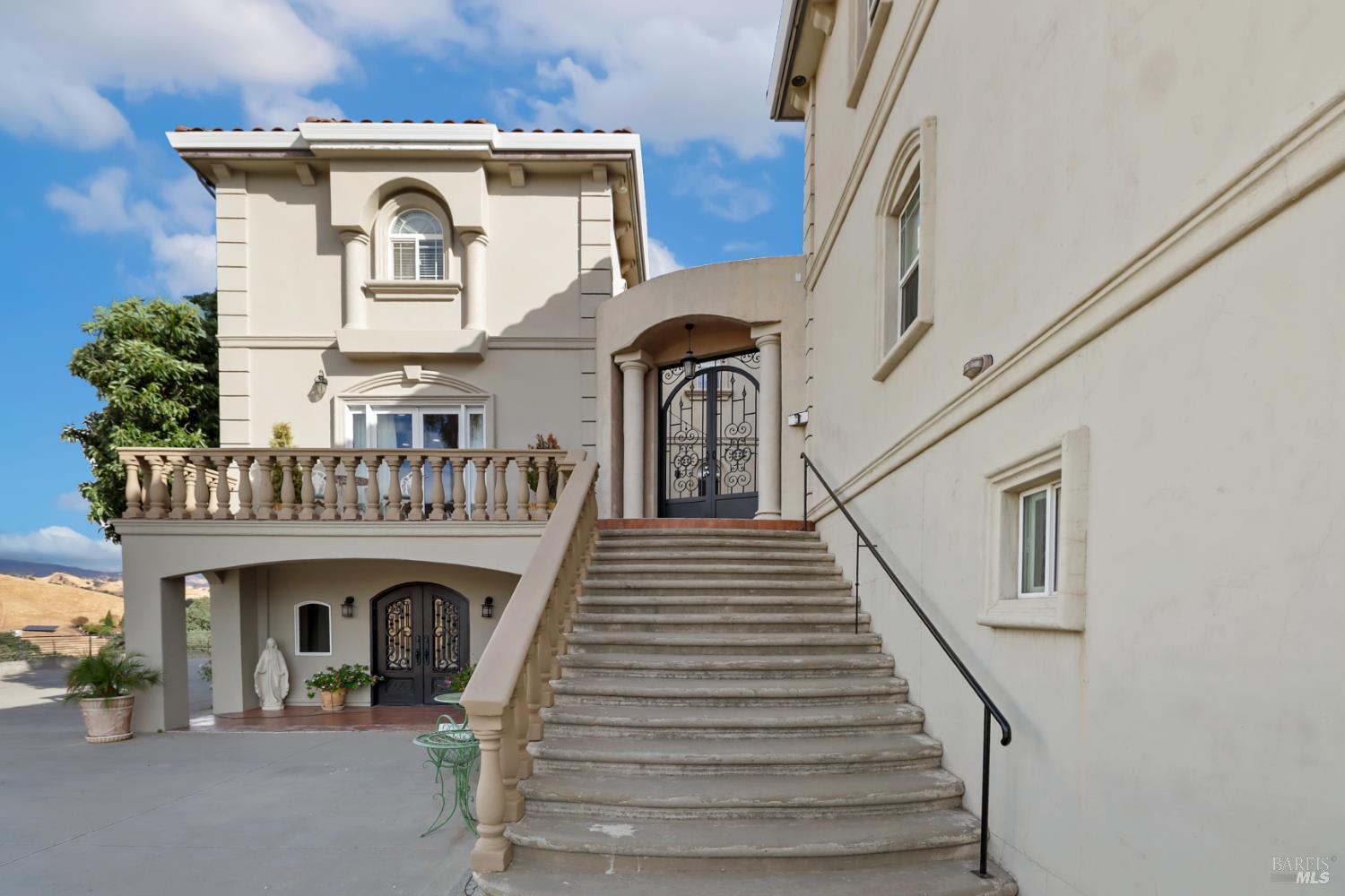 Detail Gallery Image 18 of 98 For 3945 Joslin Ln, Vacaville,  CA 95688 - 6 Beds | 5/4 Baths