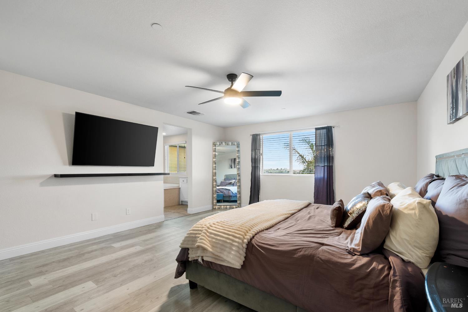 Detail Gallery Image 47 of 71 For 2437 Sanders Ln, Fairfield,  CA 94533 - 5 Beds | 4 Baths