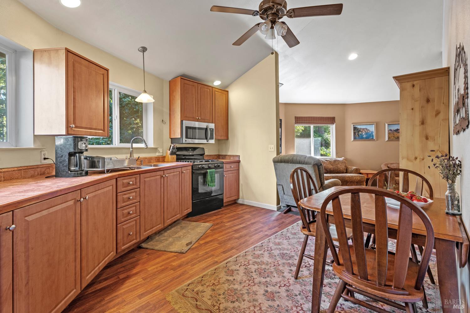 Detail Gallery Image 9 of 23 For 16460 Walker Lake Rd, Willits,  CA 95490 - 3 Beds | 1 Baths