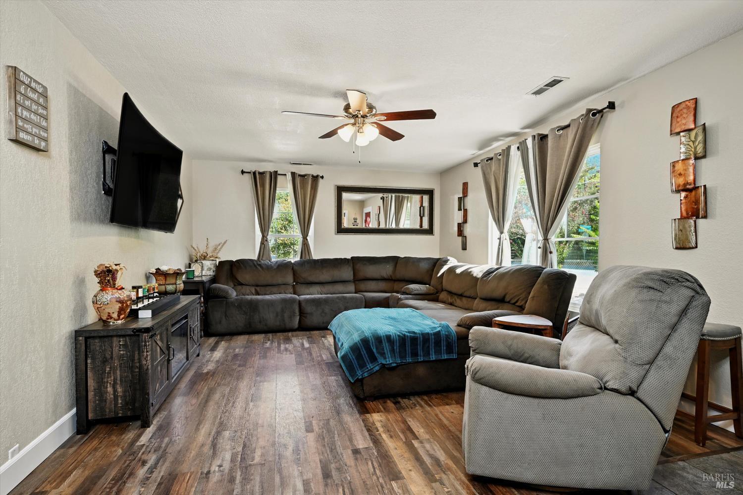 Detail Gallery Image 9 of 39 For 4397 Country Club Dr, Lucerne,  CA 95458 - 4 Beds | 2 Baths