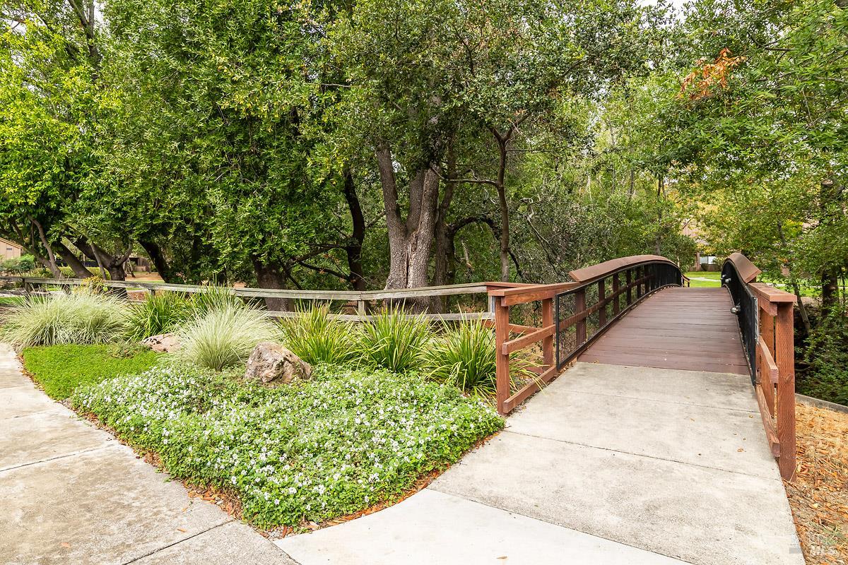 Detail Gallery Image 15 of 20 For 16 California Condor Way, Novato,  CA 94949 - 3 Beds | 2 Baths