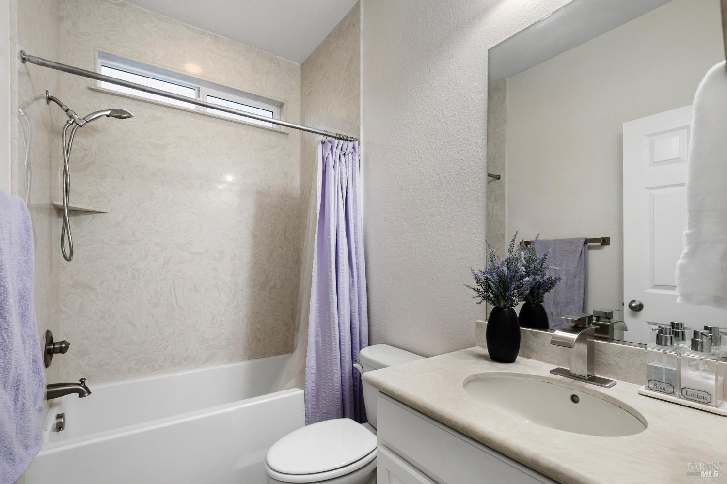 Detail Gallery Image 28 of 71 For 2437 Sanders Ln, Fairfield,  CA 94533 - 5 Beds | 4 Baths