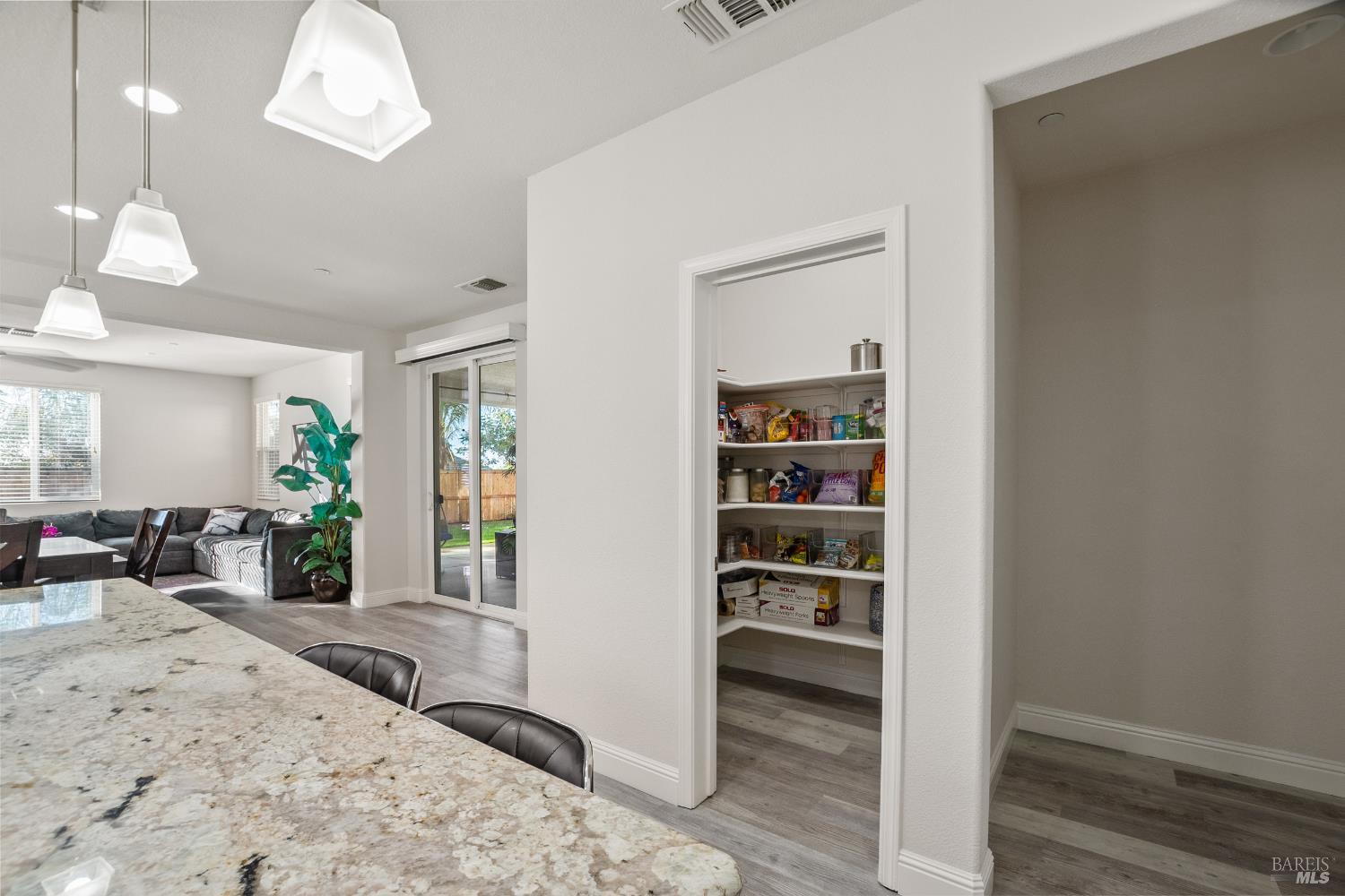 Detail Gallery Image 25 of 71 For 2437 Sanders Ln, Fairfield,  CA 94533 - 5 Beds | 4 Baths