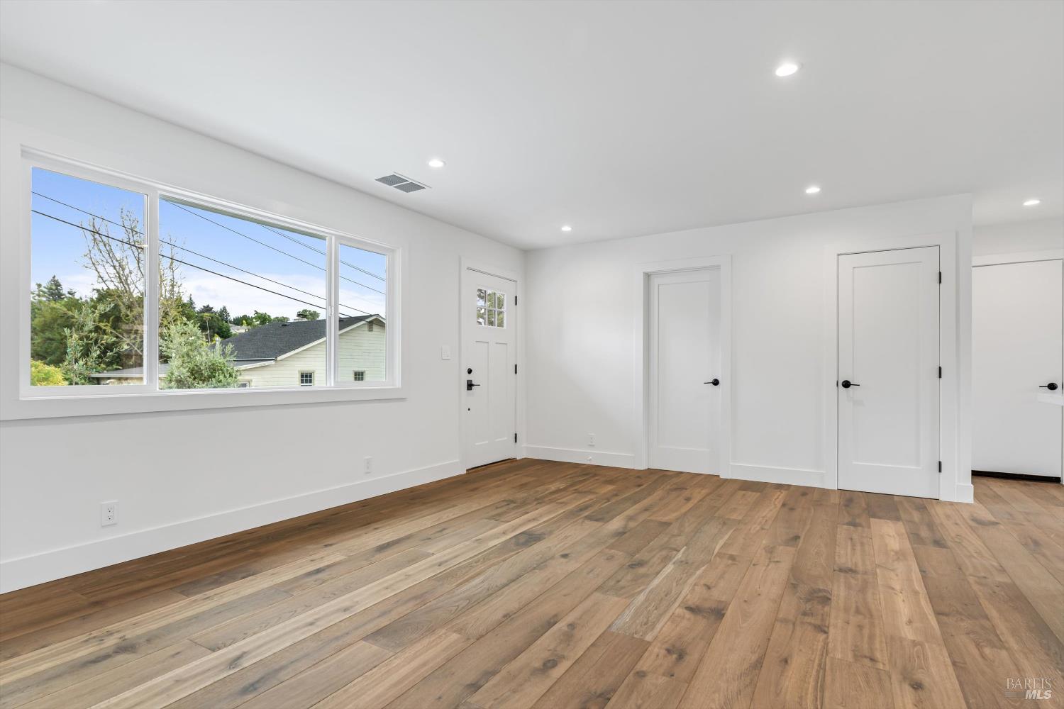 Detail Gallery Image 5 of 22 For 4 George Ter, Petaluma,  CA 94952 - 2 Beds | 1/1 Baths