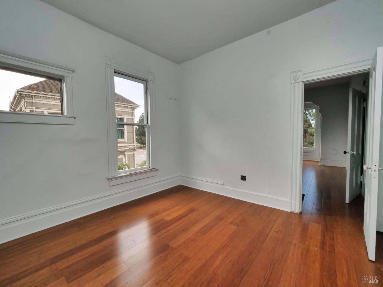 Detail Gallery Image 7 of 33 For 1014 Castro St, Oakland,  CA 94607 - – Beds | – Baths