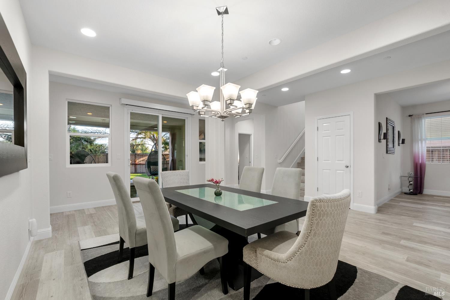 Detail Gallery Image 9 of 71 For 2437 Sanders Ln, Fairfield,  CA 94533 - 5 Beds | 4 Baths