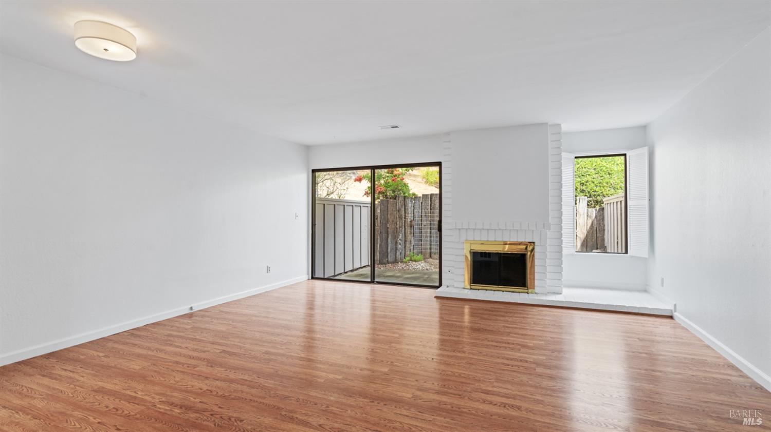 Detail Gallery Image 4 of 30 For 19 Burdell Ct, Novato,  CA 94949 - 2 Beds | 1/1 Baths