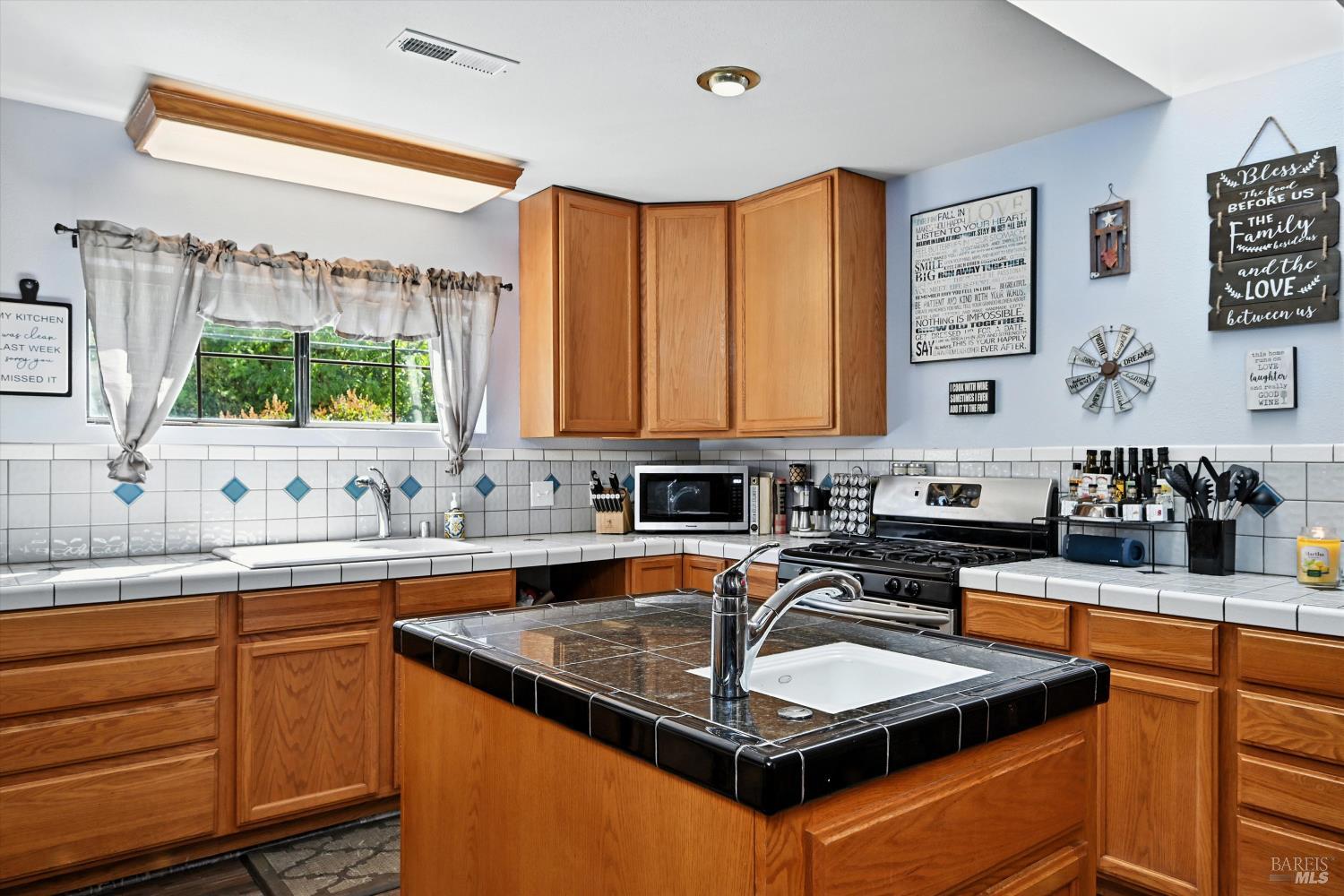 Detail Gallery Image 3 of 39 For 4397 Country Club Dr, Lucerne,  CA 95458 - 4 Beds | 2 Baths