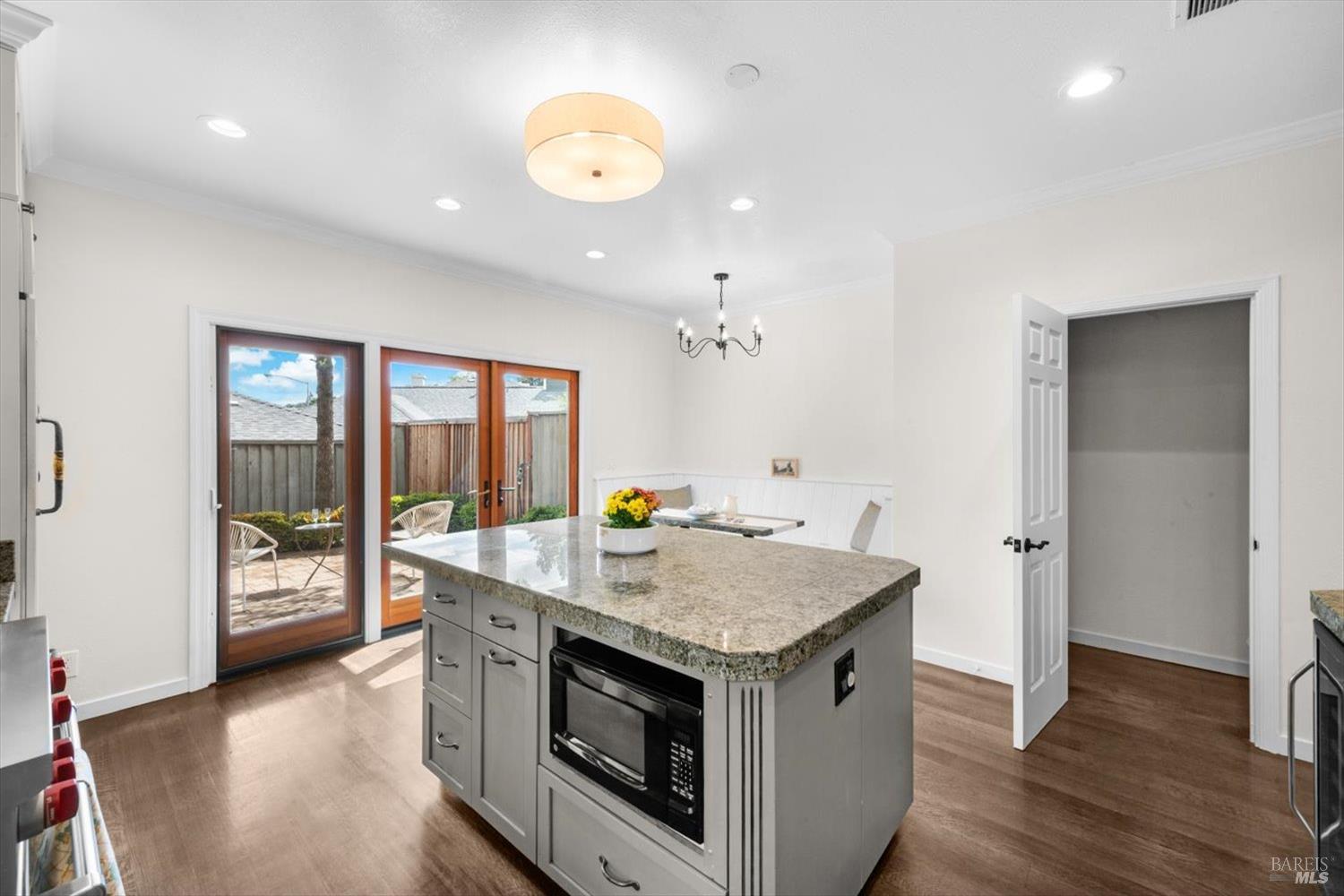 Detail Gallery Image 10 of 40 For 945 Hunt Ave, Saint Helena,  CA 94574 - 2 Beds | 2/1 Baths