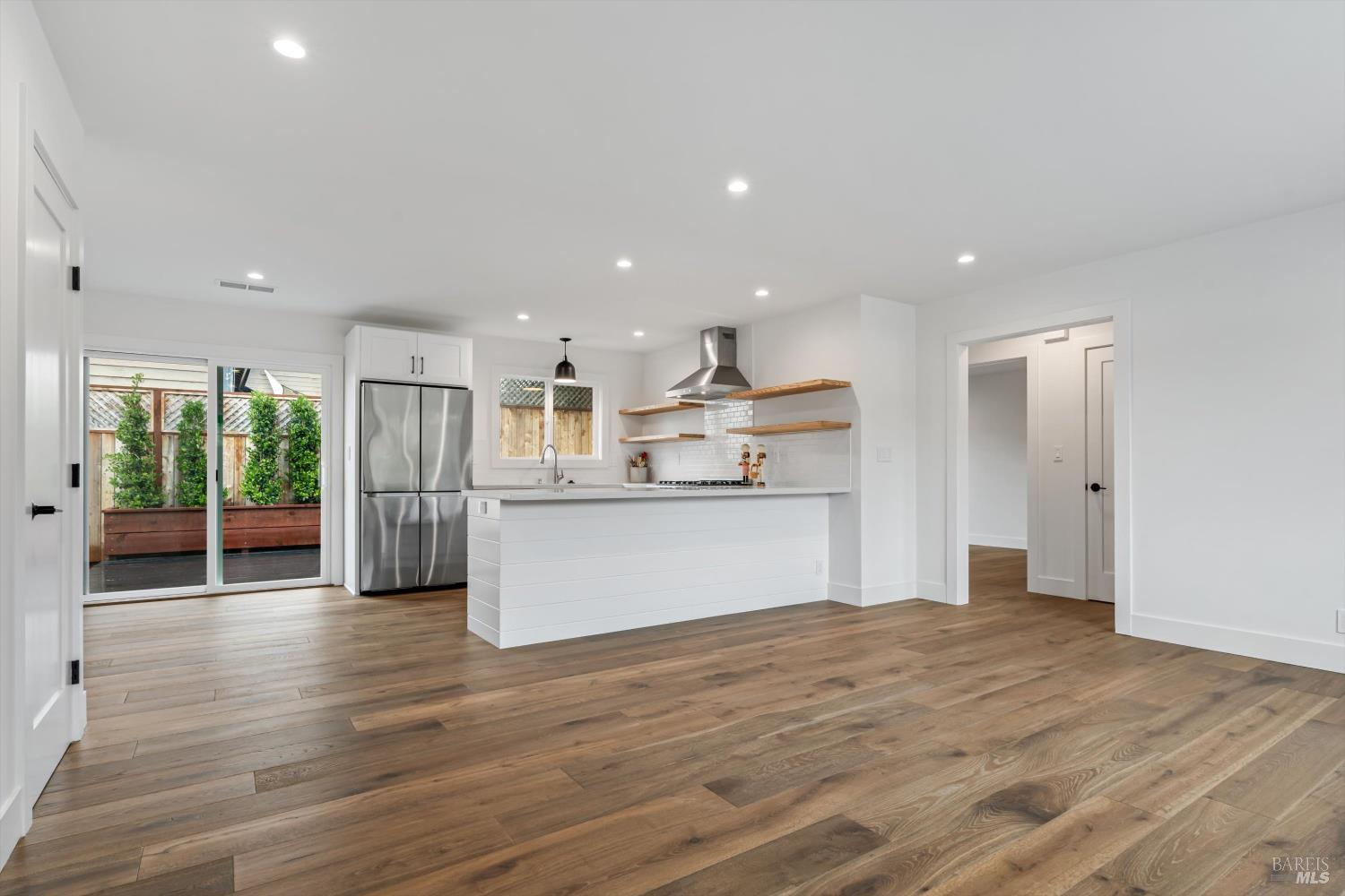 Detail Gallery Image 3 of 22 For 4 George Ter, Petaluma,  CA 94952 - 2 Beds | 1/1 Baths