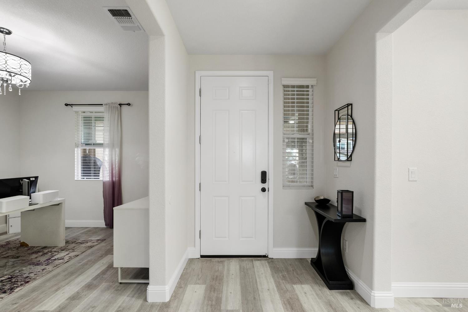 Detail Gallery Image 5 of 71 For 2437 Sanders Ln, Fairfield,  CA 94533 - 5 Beds | 4 Baths