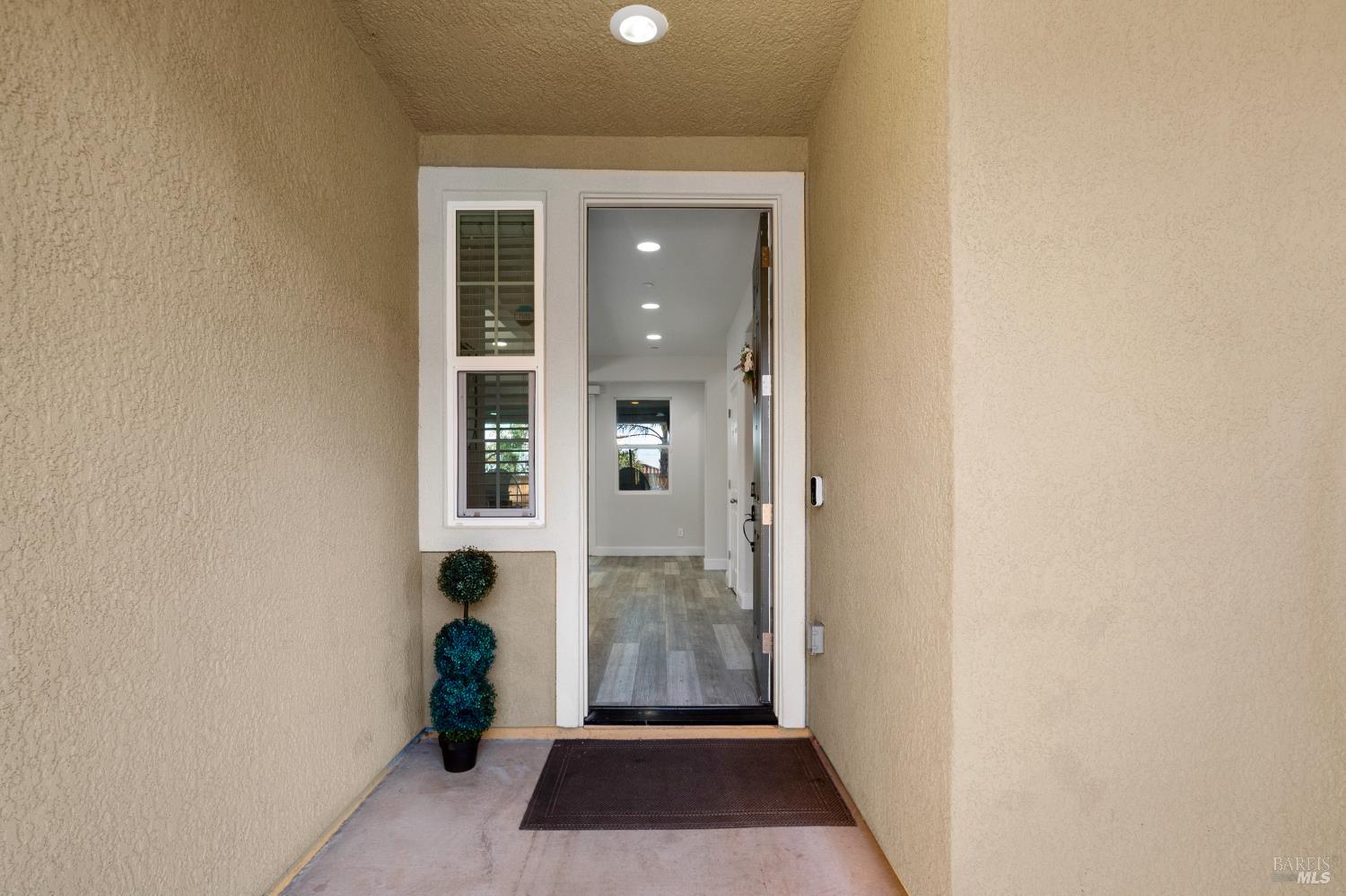 Detail Gallery Image 4 of 71 For 2437 Sanders Ln, Fairfield,  CA 94533 - 5 Beds | 4 Baths