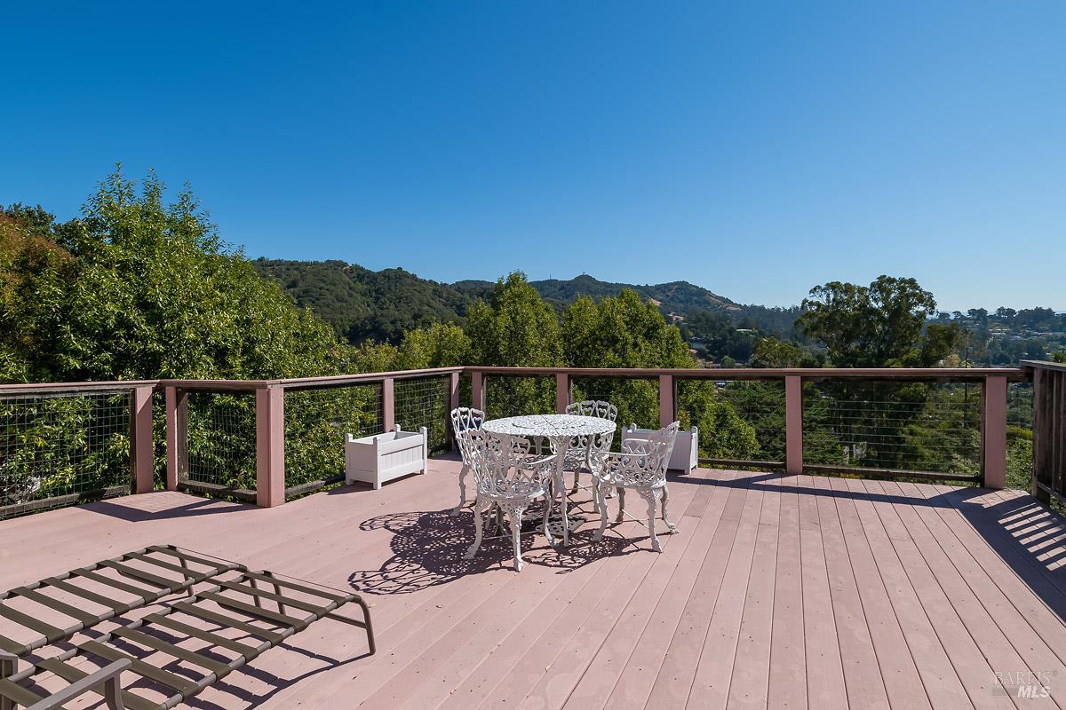 Detail Gallery Image 22 of 24 For 14 Fair Dr, San Rafael,  CA 94901 - 3 Beds | 3 Baths