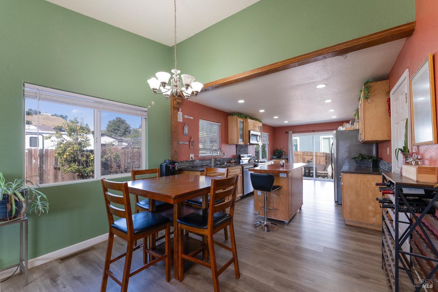 Detail Gallery Image 3 of 26 For 200 Island View Dr, Lakeport,  CA 95453 - 3 Beds | 2 Baths