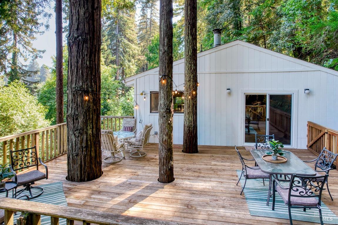 Detail Gallery Image 6 of 44 For 21684 Starrett Hill Dr, Monte Rio,  CA 95462 - 3 Beds | 1 Baths