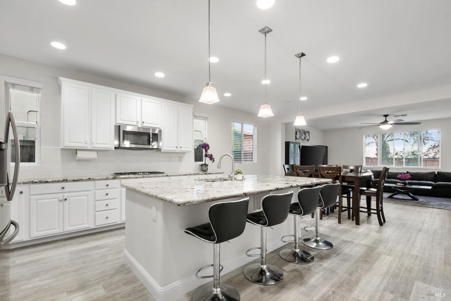 Detail Gallery Image 24 of 71 For 2437 Sanders Ln, Fairfield,  CA 94533 - 5 Beds | 4 Baths