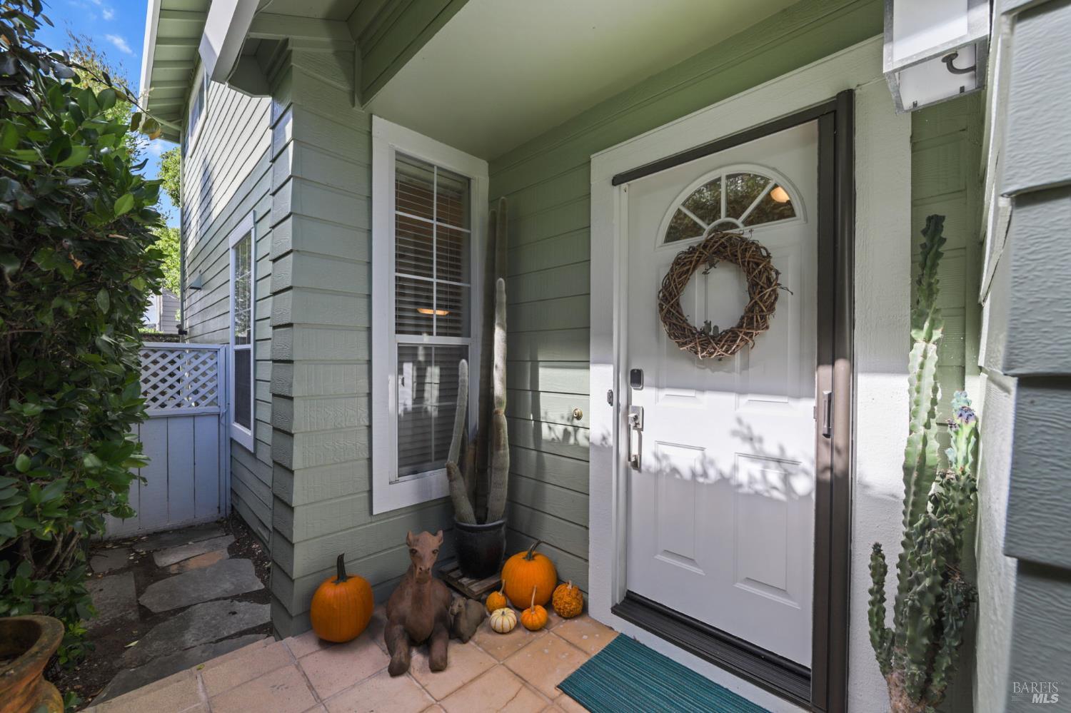 Detail Gallery Image 3 of 40 For 124 Baypoint Dr, San Rafael,  CA 94901 - 4 Beds | 2/1 Baths