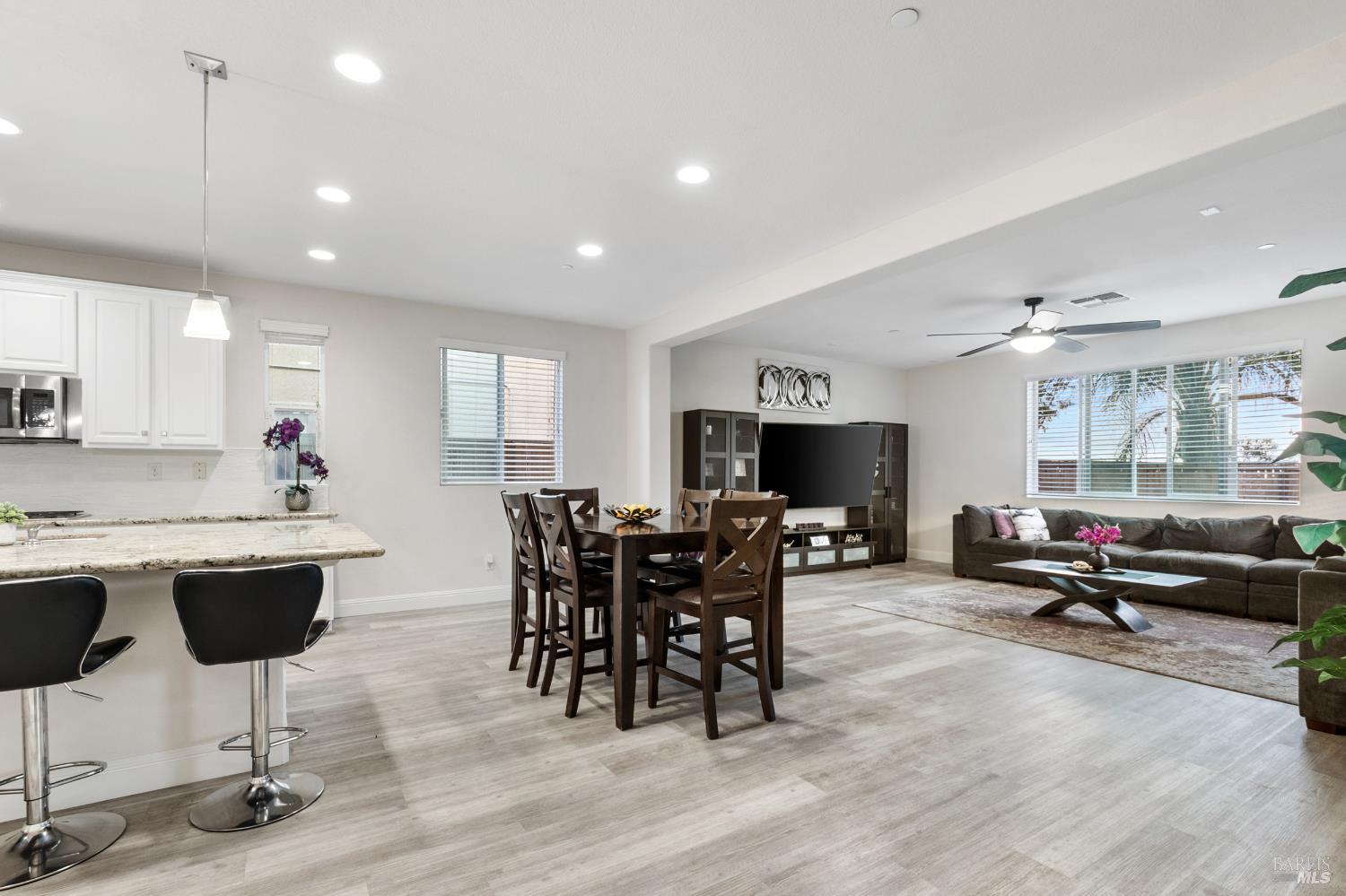 Detail Gallery Image 17 of 71 For 2437 Sanders Ln, Fairfield,  CA 94533 - 5 Beds | 4 Baths