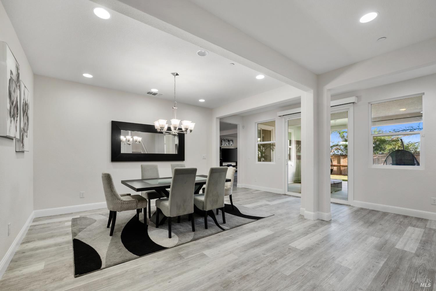 Detail Gallery Image 8 of 71 For 2437 Sanders Ln, Fairfield,  CA 94533 - 5 Beds | 4 Baths