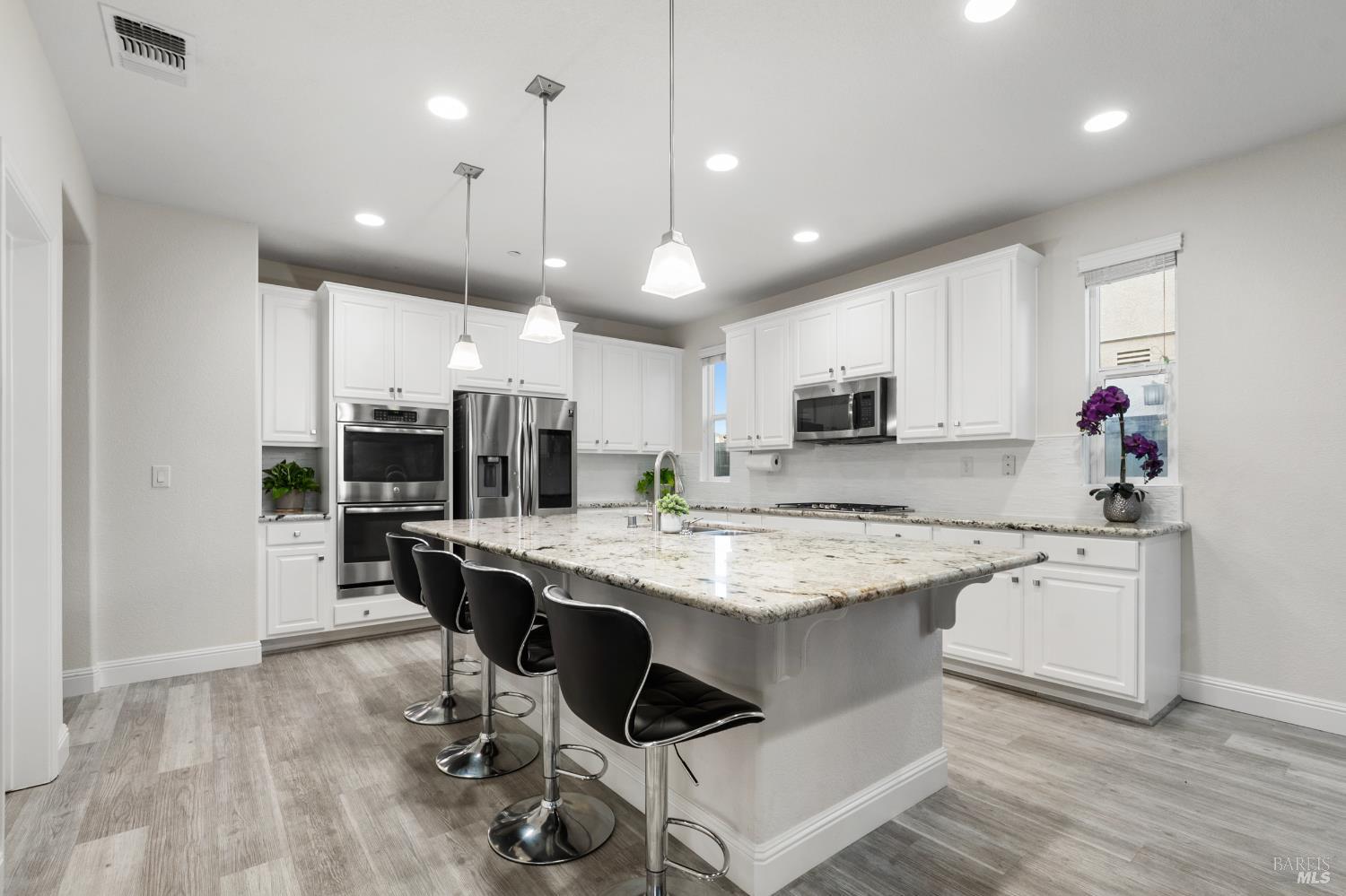 Detail Gallery Image 21 of 71 For 2437 Sanders Ln, Fairfield,  CA 94533 - 5 Beds | 4 Baths