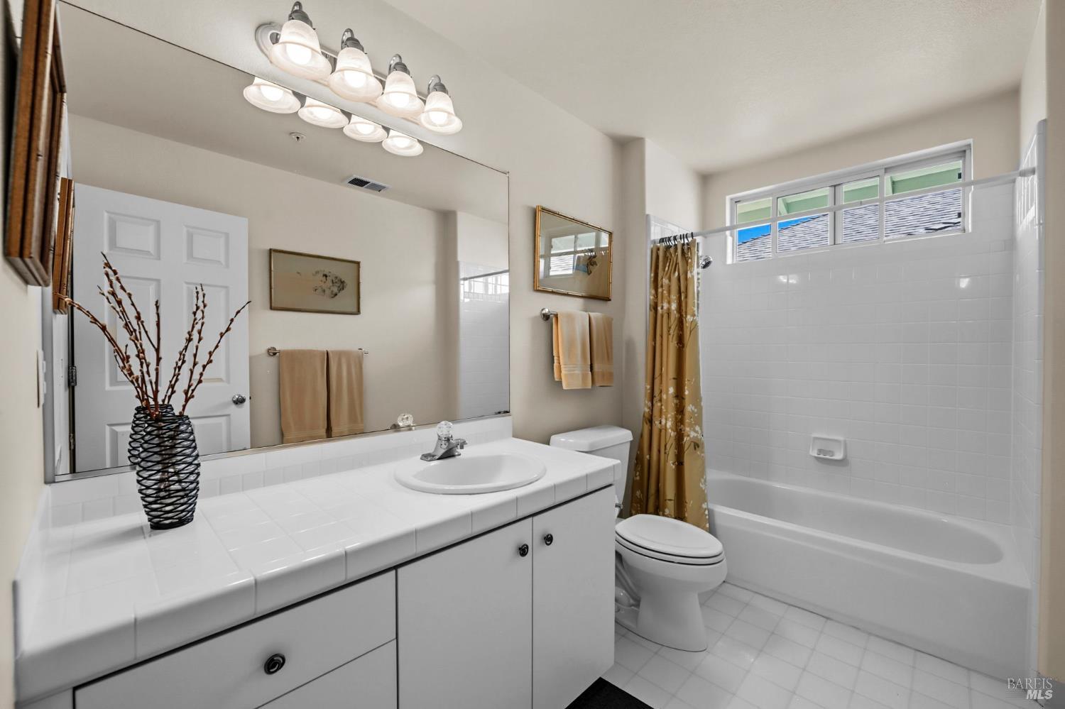 Detail Gallery Image 28 of 40 For 124 Baypoint Dr, San Rafael,  CA 94901 - 4 Beds | 2/1 Baths