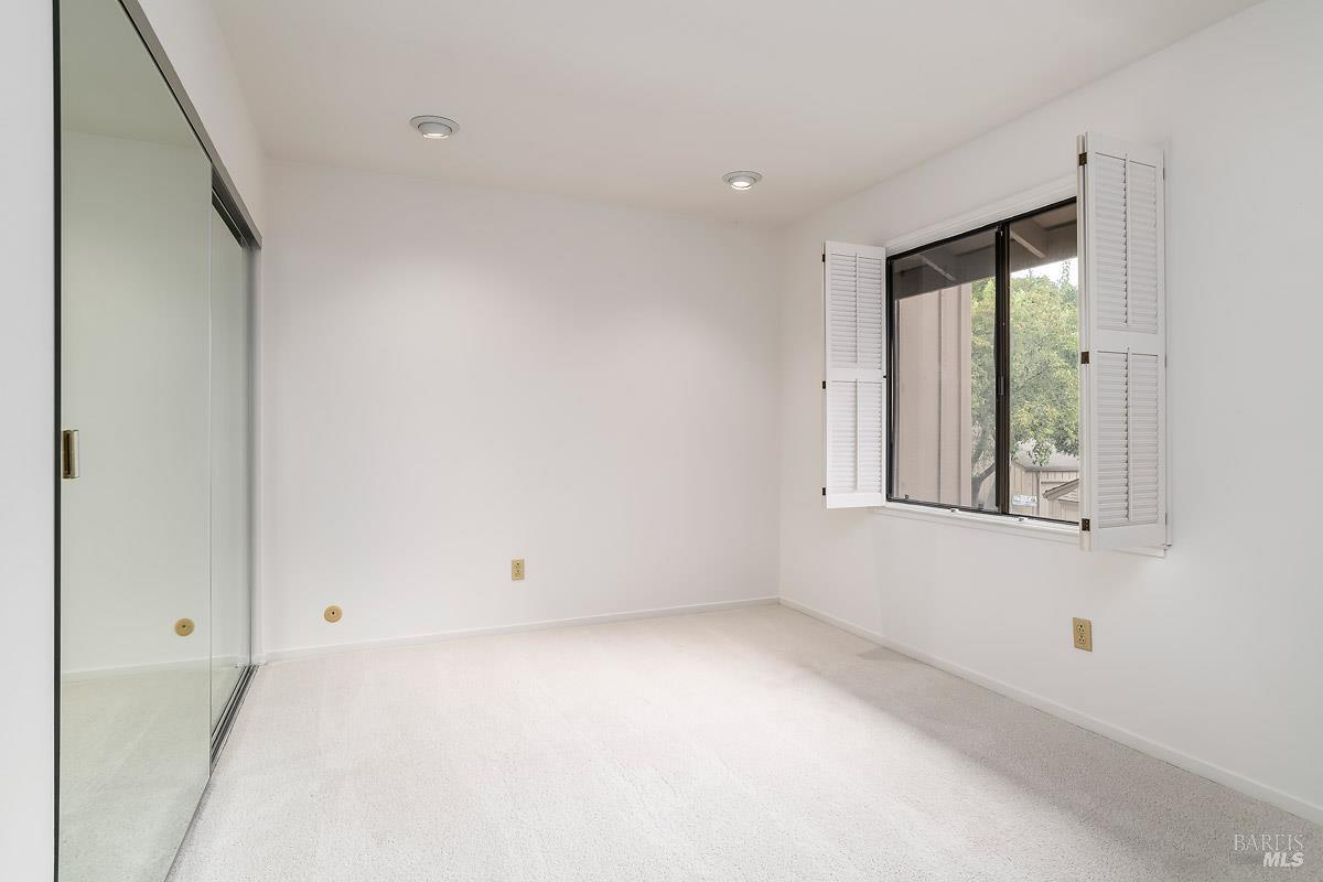 Detail Gallery Image 11 of 20 For 16 California Condor Way, Novato,  CA 94949 - 3 Beds | 2 Baths