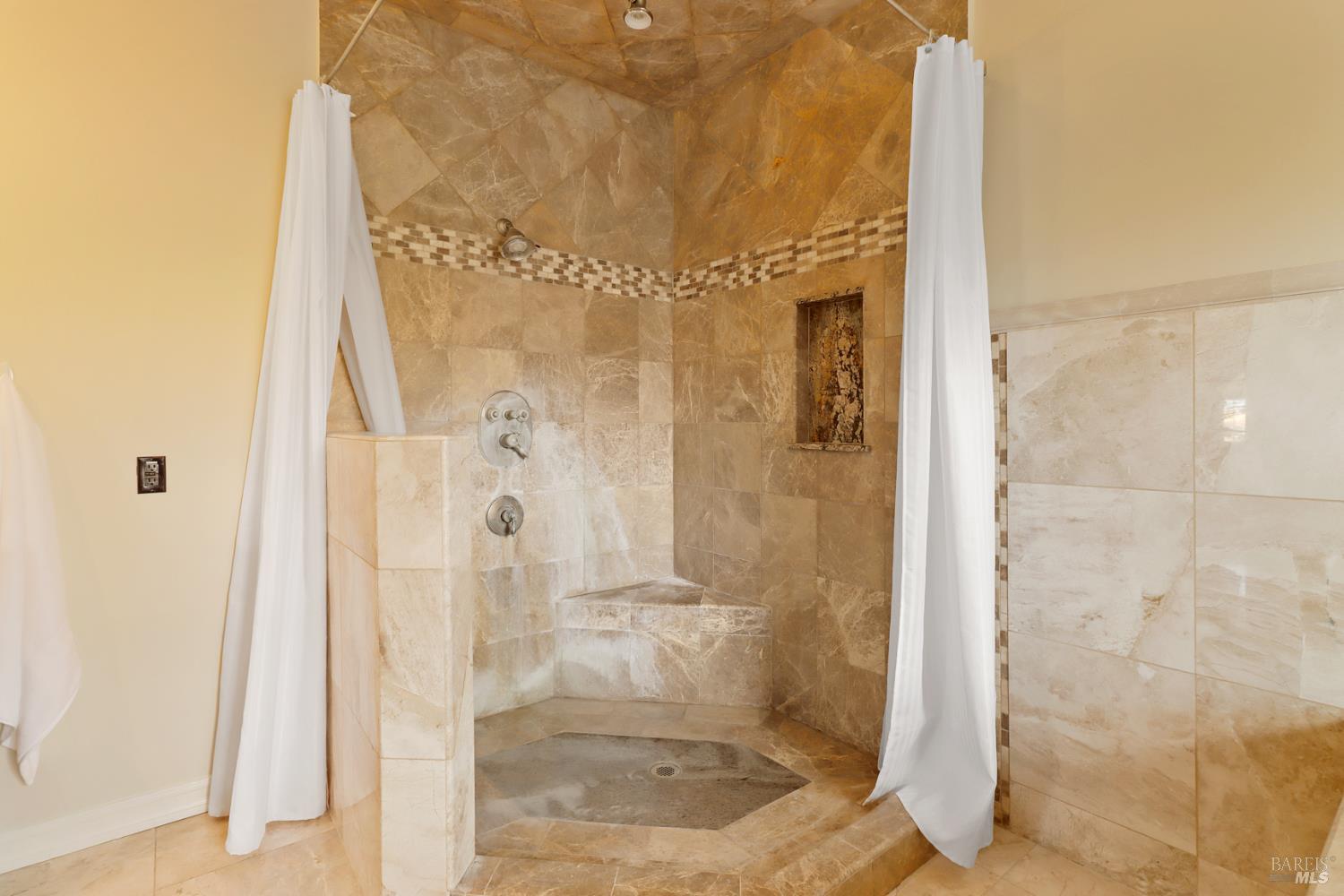 Detail Gallery Image 51 of 98 For 3945 Joslin Ln, Vacaville,  CA 95688 - 6 Beds | 5/4 Baths