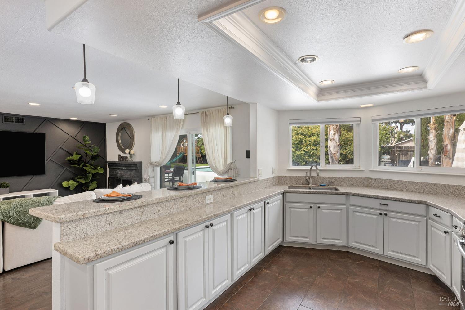 Detail Gallery Image 8 of 33 For 678 Claremont Dr, Vacaville,  CA 95687 - 3 Beds | 2 Baths