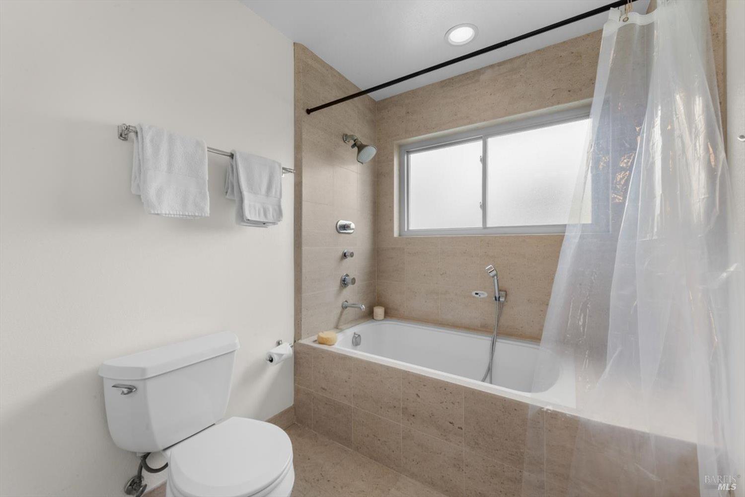 Detail Gallery Image 22 of 40 For 945 Hunt Ave, Saint Helena,  CA 94574 - 2 Beds | 2/1 Baths