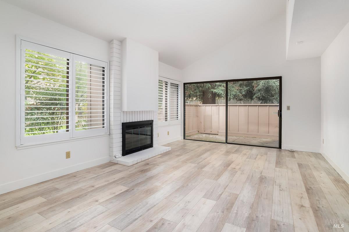 Detail Gallery Image 3 of 20 For 16 California Condor Way, Novato,  CA 94949 - 3 Beds | 2 Baths