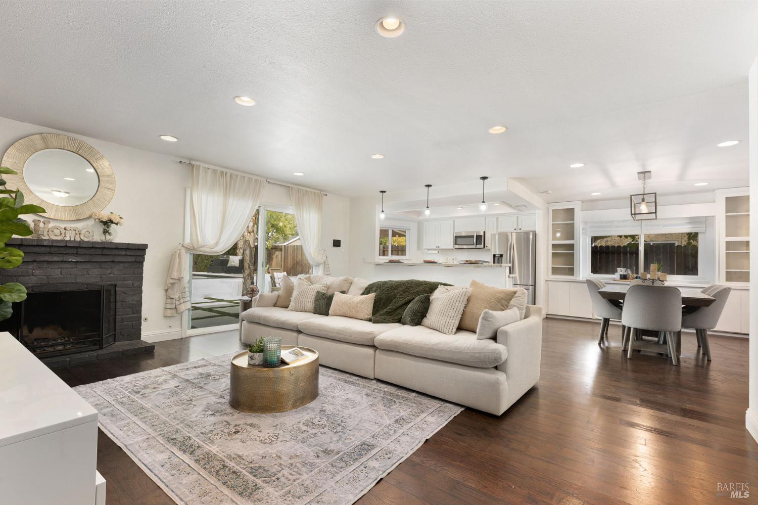 Detail Gallery Image 10 of 33 For 678 Claremont Dr, Vacaville,  CA 95687 - 3 Beds | 2 Baths