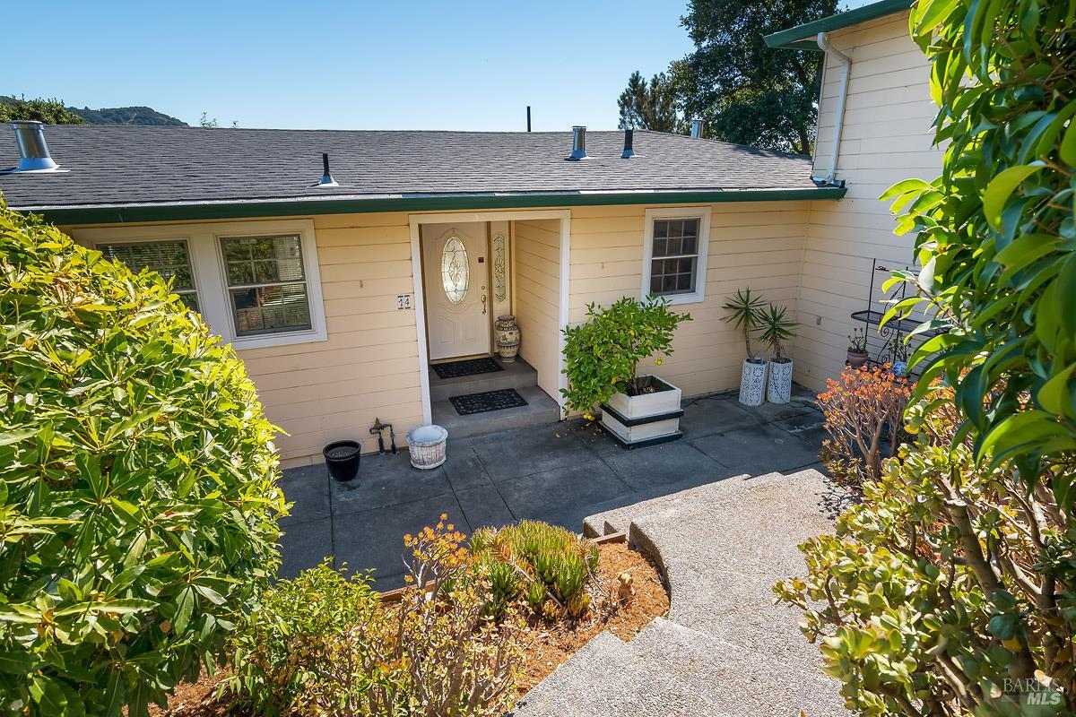 Detail Gallery Image 4 of 24 For 14 Fair Dr, San Rafael,  CA 94901 - 3 Beds | 3 Baths