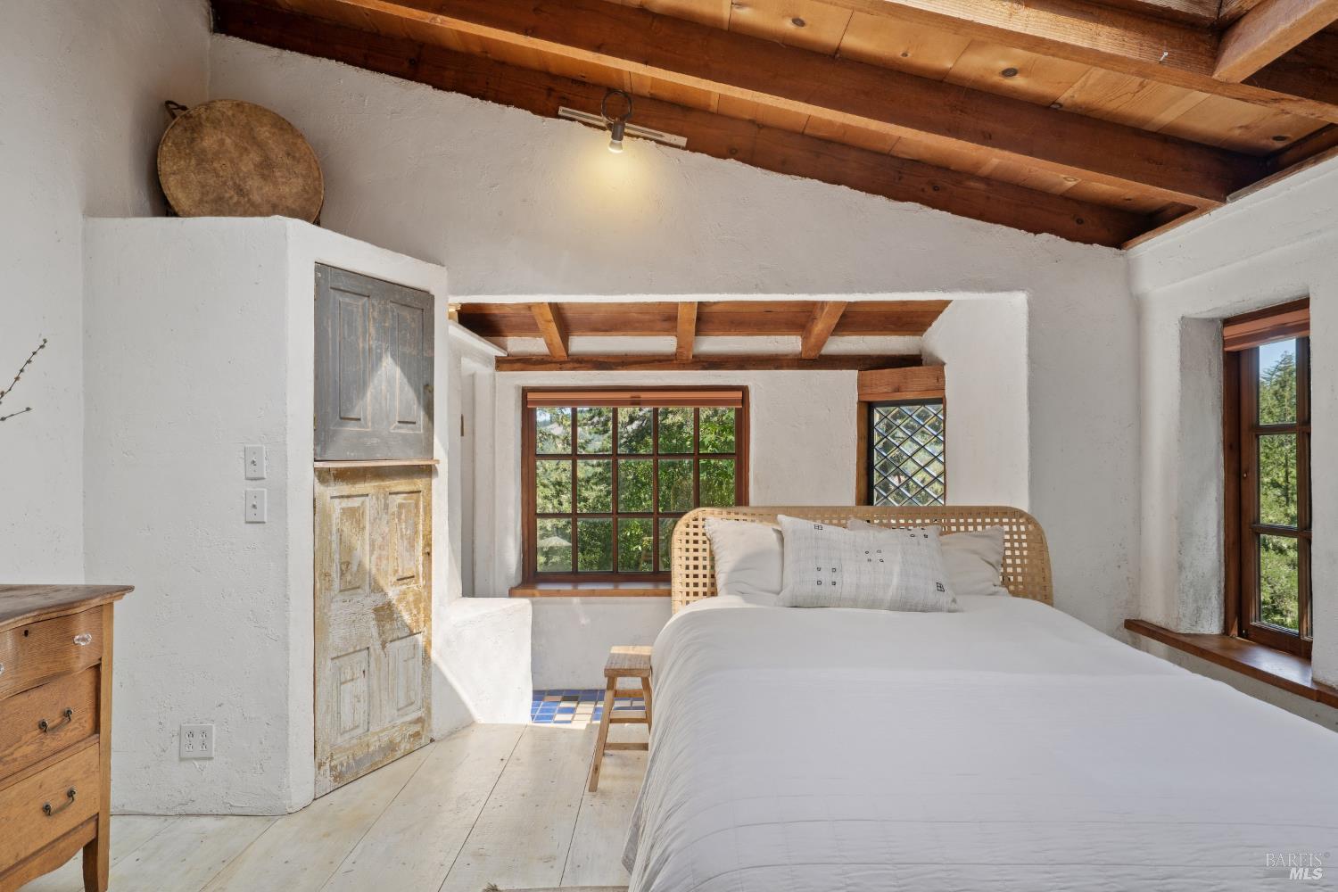 Detail Gallery Image 12 of 39 For 1 Tamarack Rd #B,  San Geronimo,  CA 94963 - 3 Beds | 2 Baths