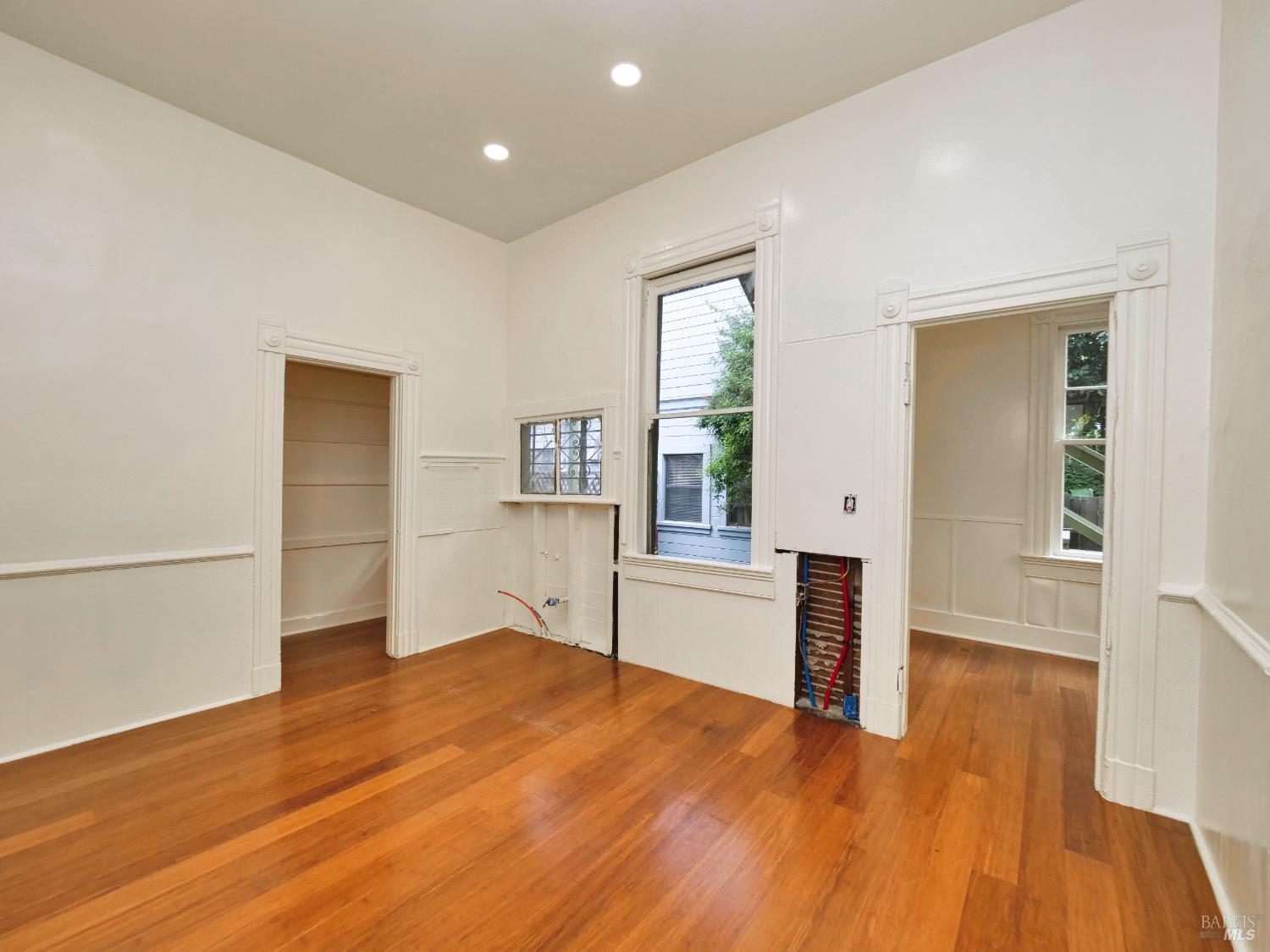 Detail Gallery Image 10 of 33 For 1014 Castro St, Oakland,  CA 94607 - – Beds | – Baths