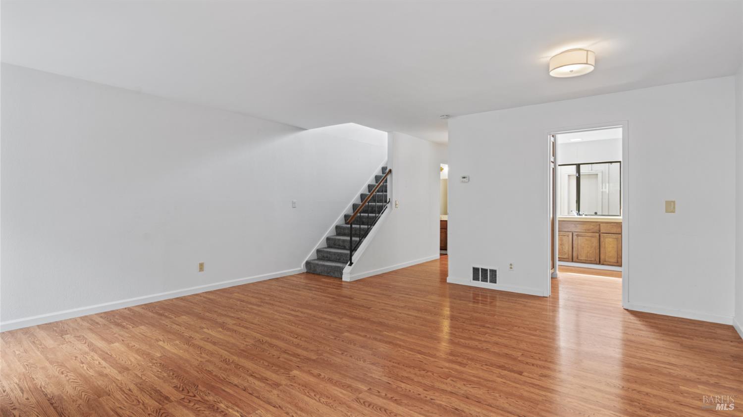 Detail Gallery Image 14 of 30 For 19 Burdell Ct, Novato,  CA 94949 - 2 Beds | 1/1 Baths