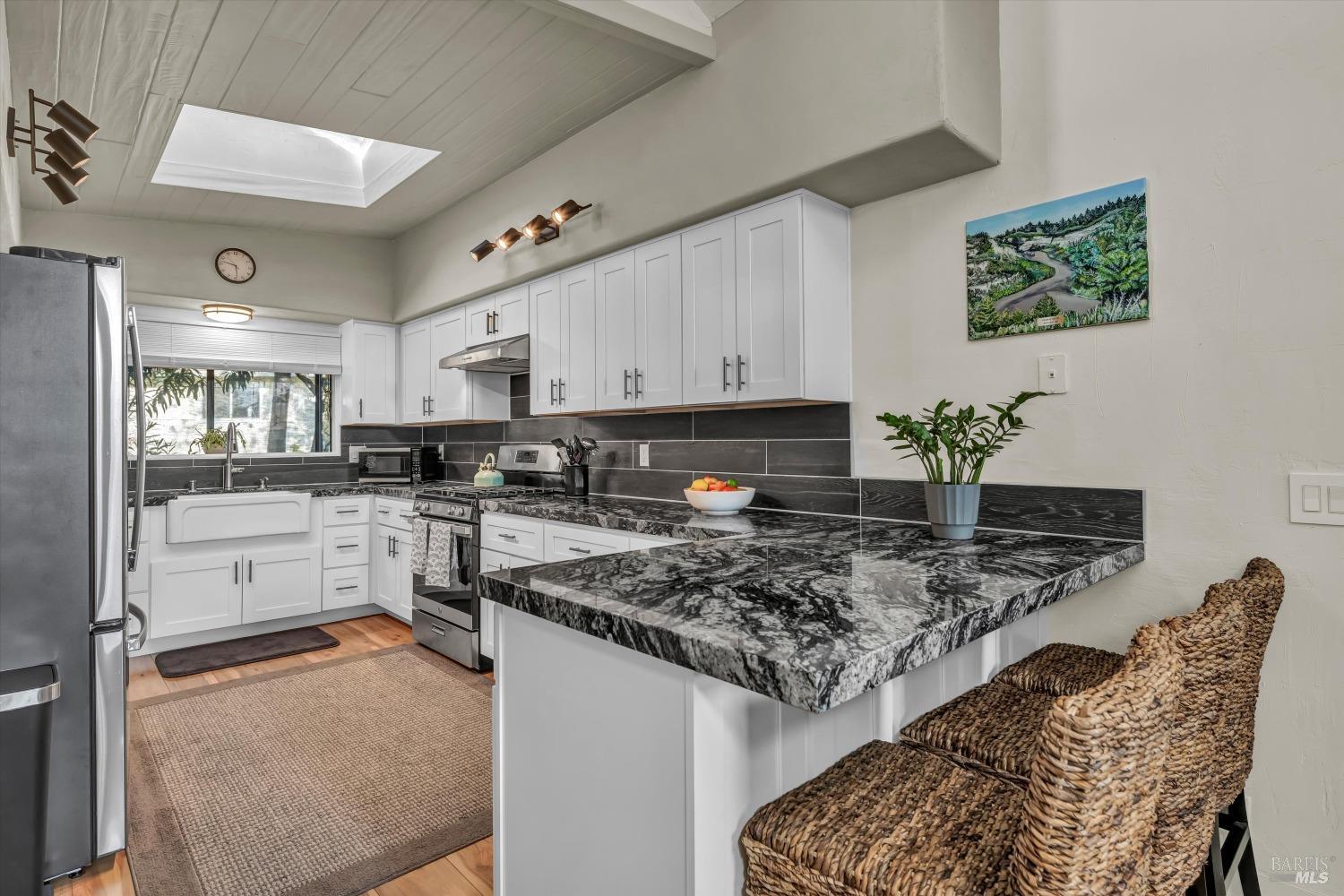 Detail Gallery Image 10 of 64 For 18222 Tigerwood Ct, Hidden Valley Lake,  CA 95467 - 4 Beds | 3 Baths