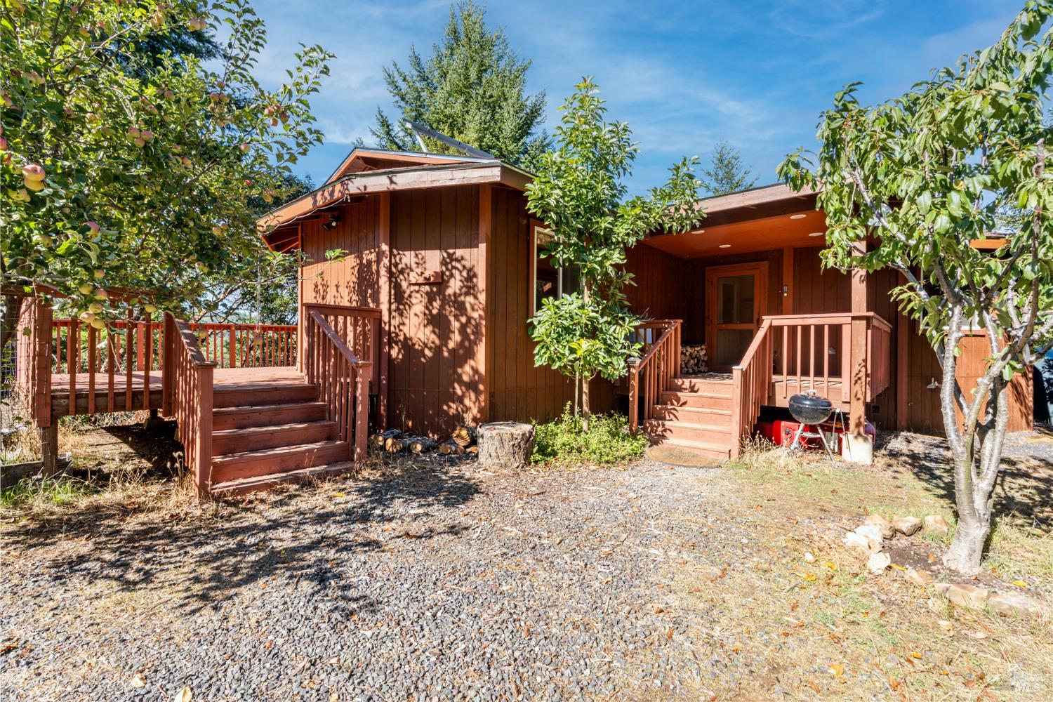 Detail Gallery Image 3 of 23 For 16460 Walker Lake Rd, Willits,  CA 95490 - 3 Beds | 1 Baths