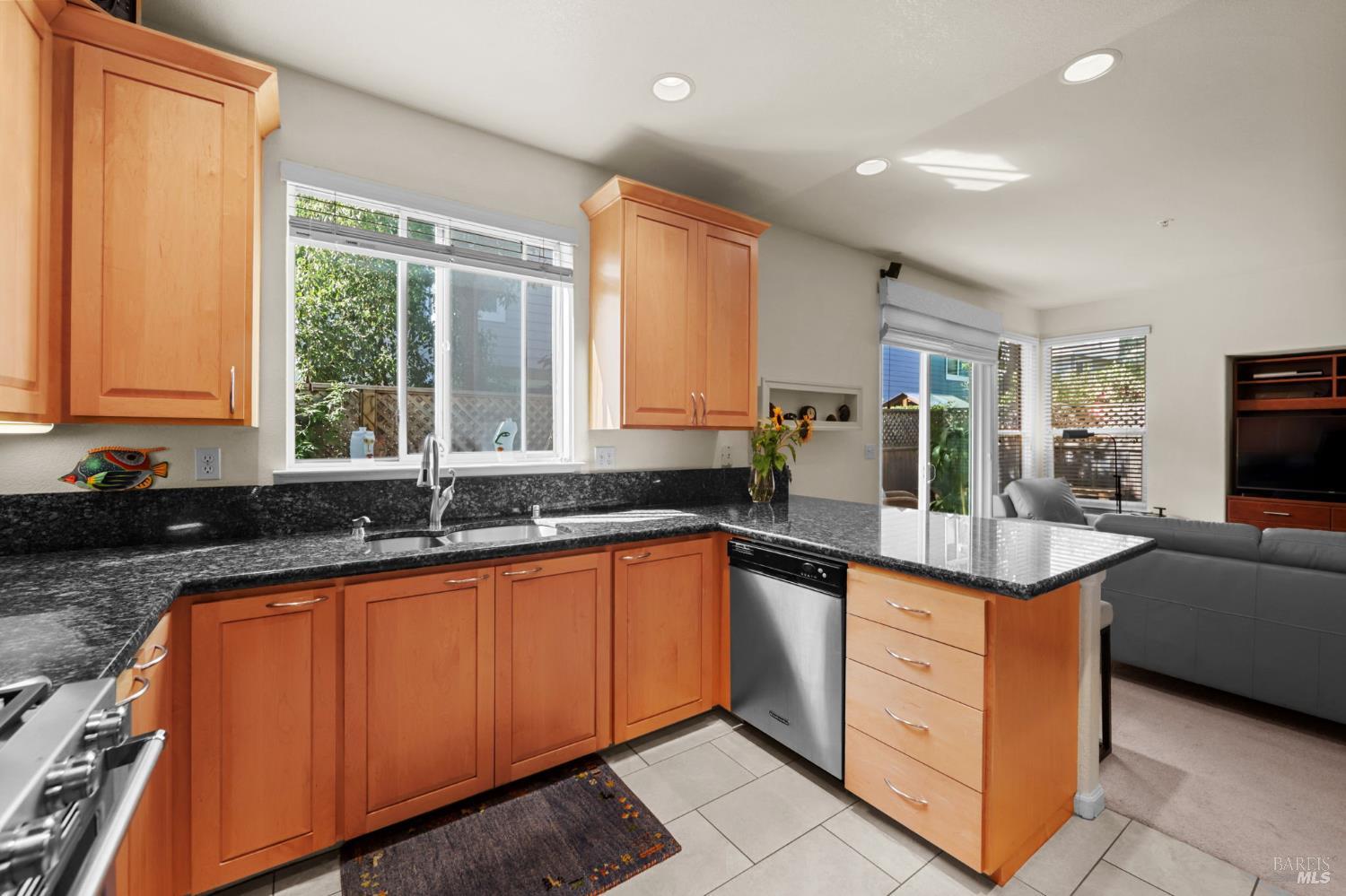 Detail Gallery Image 14 of 40 For 124 Baypoint Dr, San Rafael,  CA 94901 - 4 Beds | 2/1 Baths