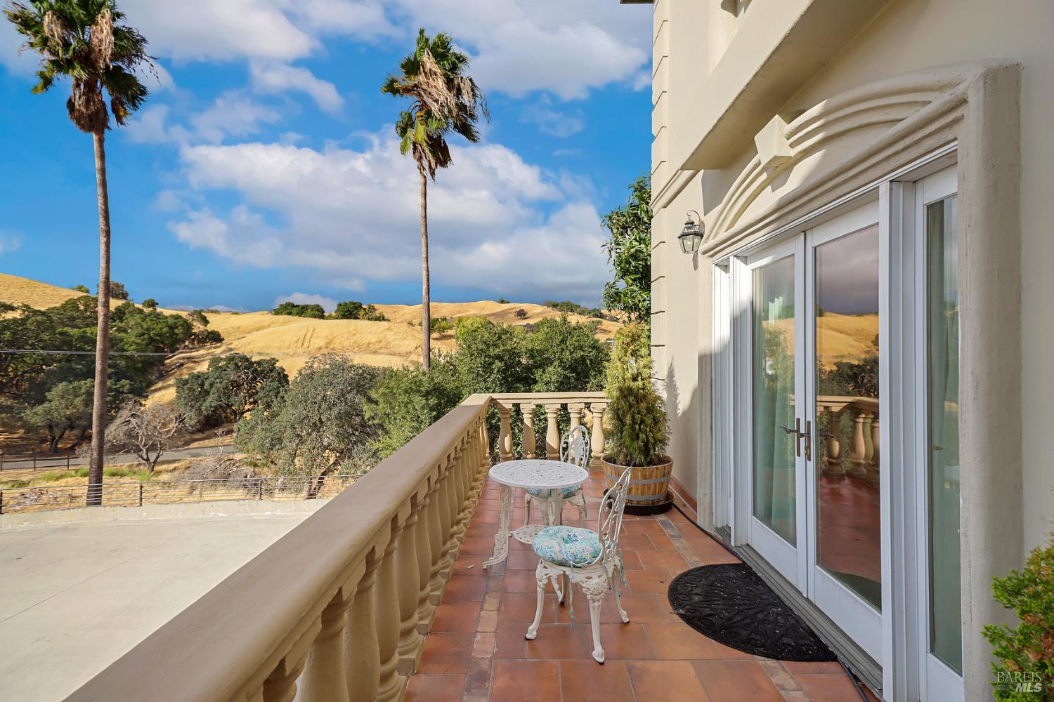 Detail Gallery Image 22 of 98 For 3945 Joslin Ln, Vacaville,  CA 95688 - 6 Beds | 5/4 Baths