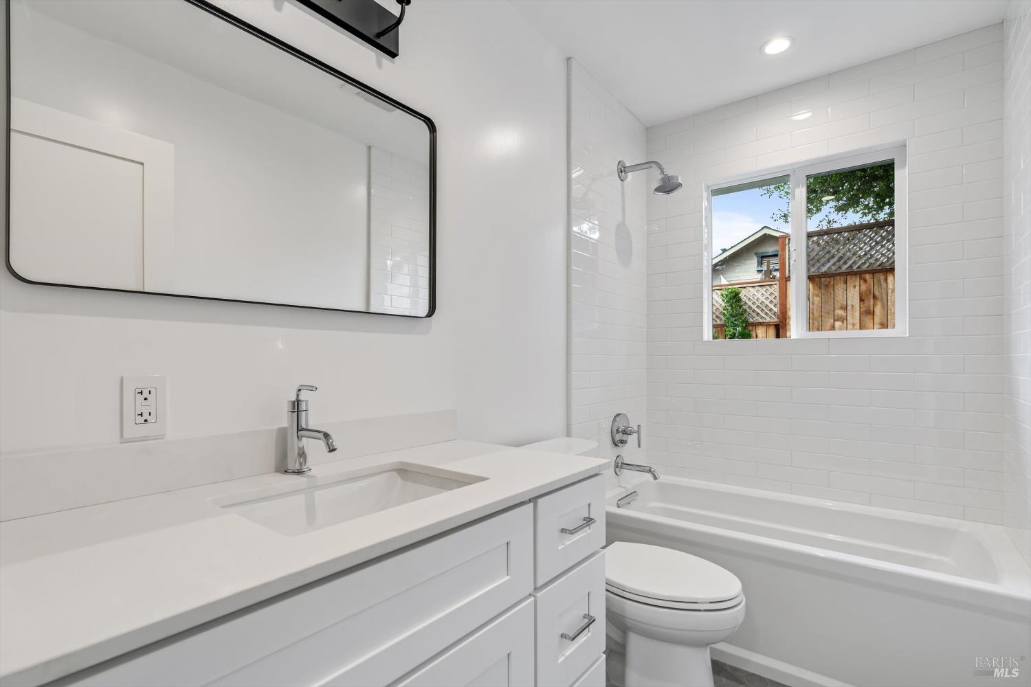 Detail Gallery Image 11 of 22 For 4 George Ter, Petaluma,  CA 94952 - 2 Beds | 1/1 Baths