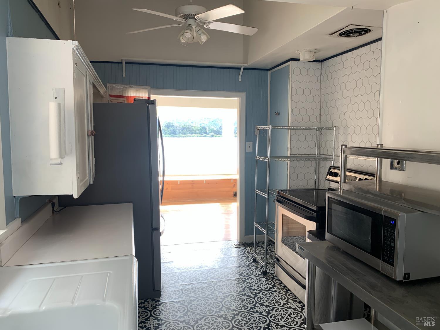 Detail Gallery Image 43 of 67 For 12140 E Highway 20 Hwy, Clearlake Oaks,  CA 95423 - 2 Beds | 2 Baths