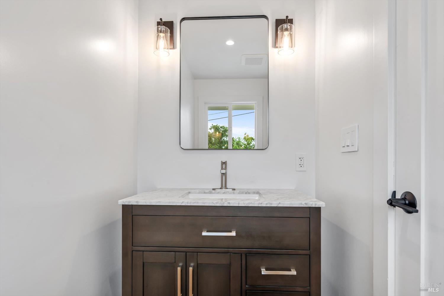 Detail Gallery Image 13 of 22 For 4 George Ter, Petaluma,  CA 94952 - 2 Beds | 1/1 Baths