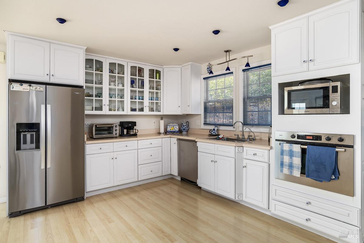 Detail Gallery Image 9 of 24 For 14 Fair Dr, San Rafael,  CA 94901 - 3 Beds | 3 Baths