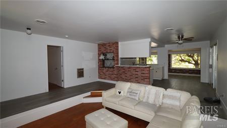 Detail Gallery Image 5 of 22 For 341 Lake St, Clearlake Oaks,  CA 95423 - 2 Beds | 2 Baths