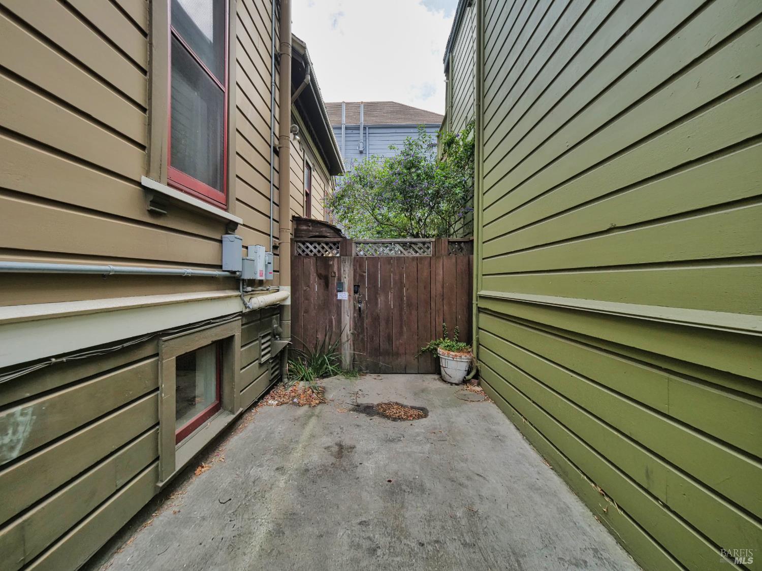 Detail Gallery Image 30 of 33 For 1014 Castro St, Oakland,  CA 94607 - – Beds | – Baths