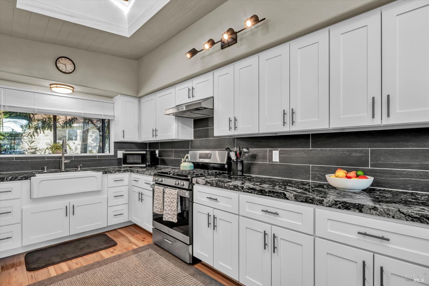 Detail Gallery Image 11 of 64 For 18222 Tigerwood Ct, Hidden Valley Lake,  CA 95467 - 4 Beds | 3 Baths