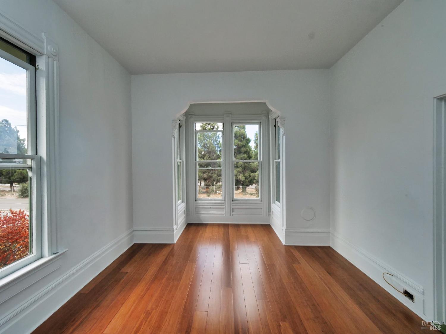 Detail Gallery Image 8 of 33 For 1014 Castro St, Oakland,  CA 94607 - – Beds | – Baths